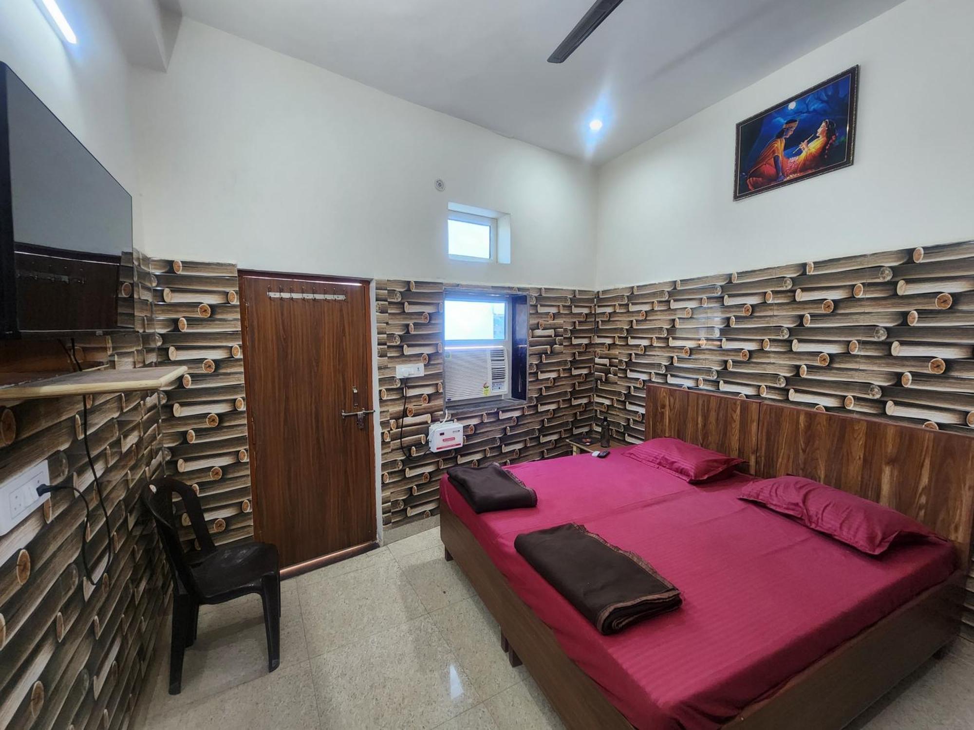 Hotel Shri Radha Rani Dham, Near Iskcon And Prem Mandir Vrindavan