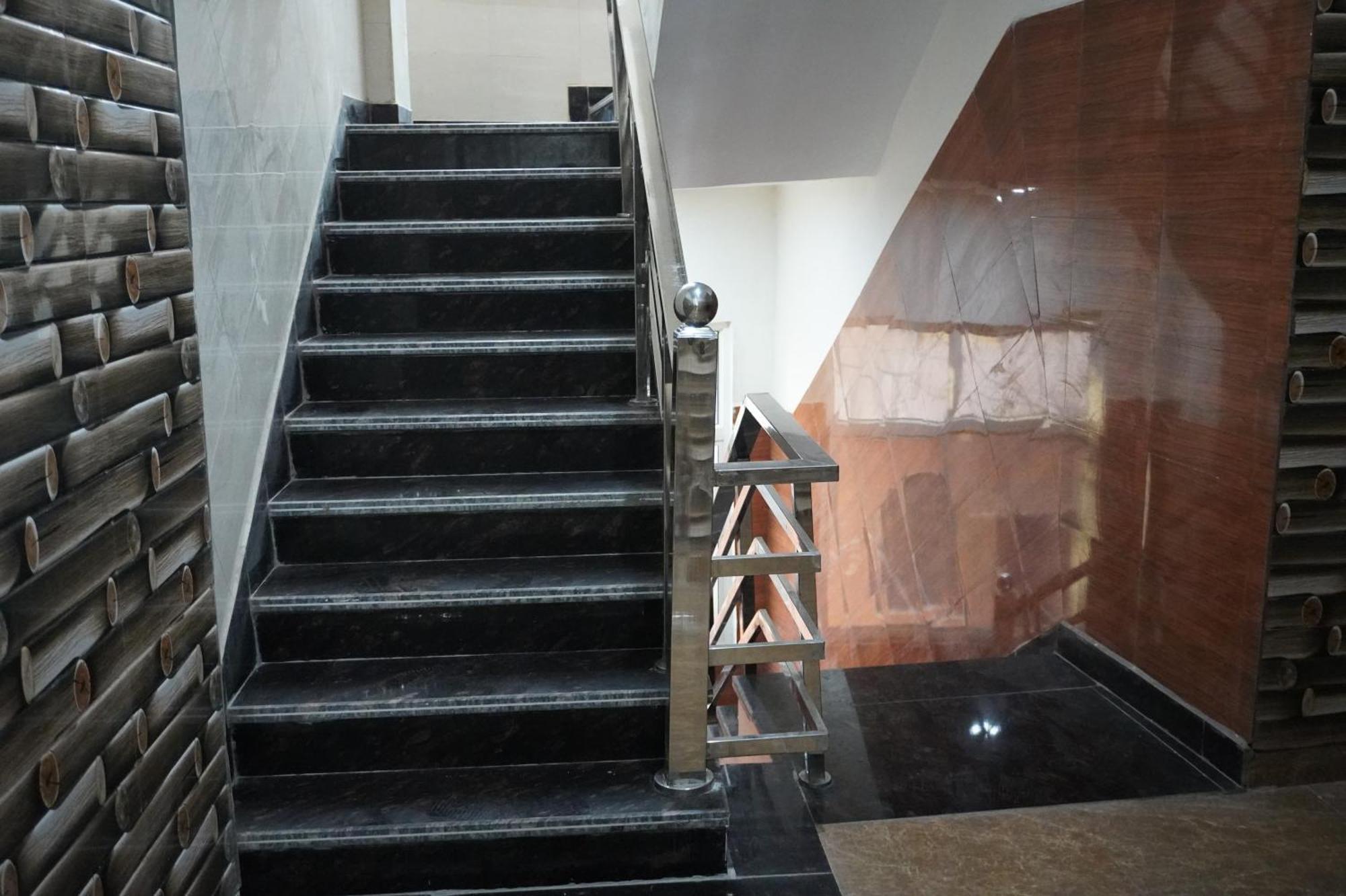 Shri Radha Rani Dham, Near Iskcon And Prem Mandir Hotel Vrindavan