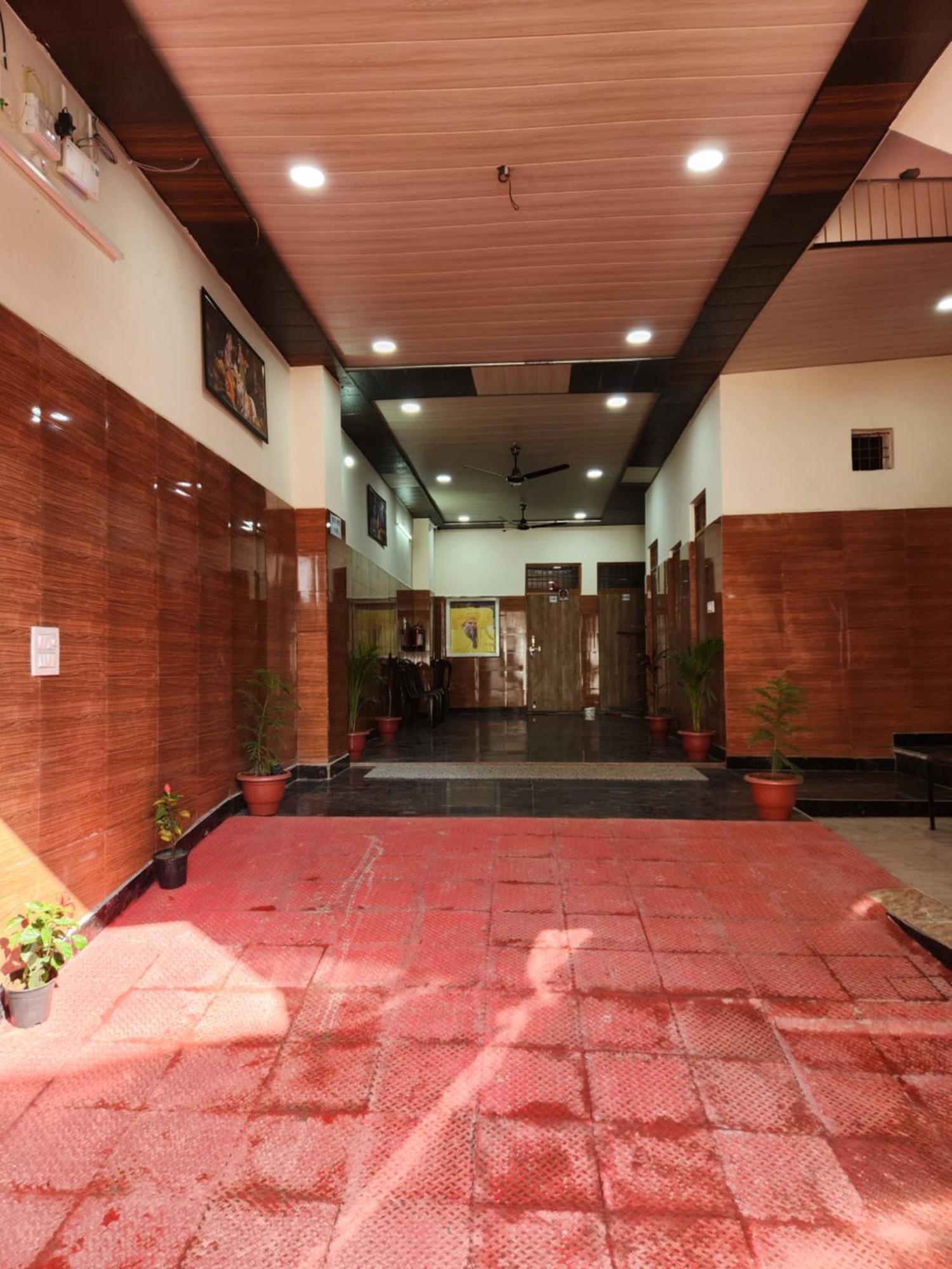 Shri Radha Rani Dham, Near Iskcon And Prem Mandir 3* Vrindavan